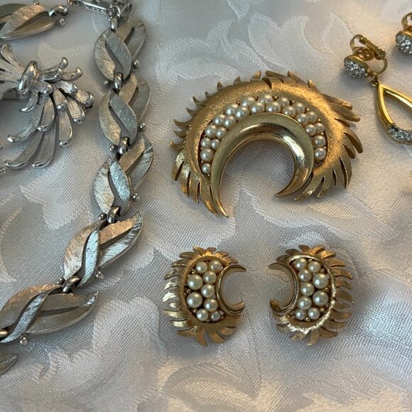 CROWN TRIFARI NECKLACE, BROOCH & EARRING COLLECTION - Picture 5 of 11